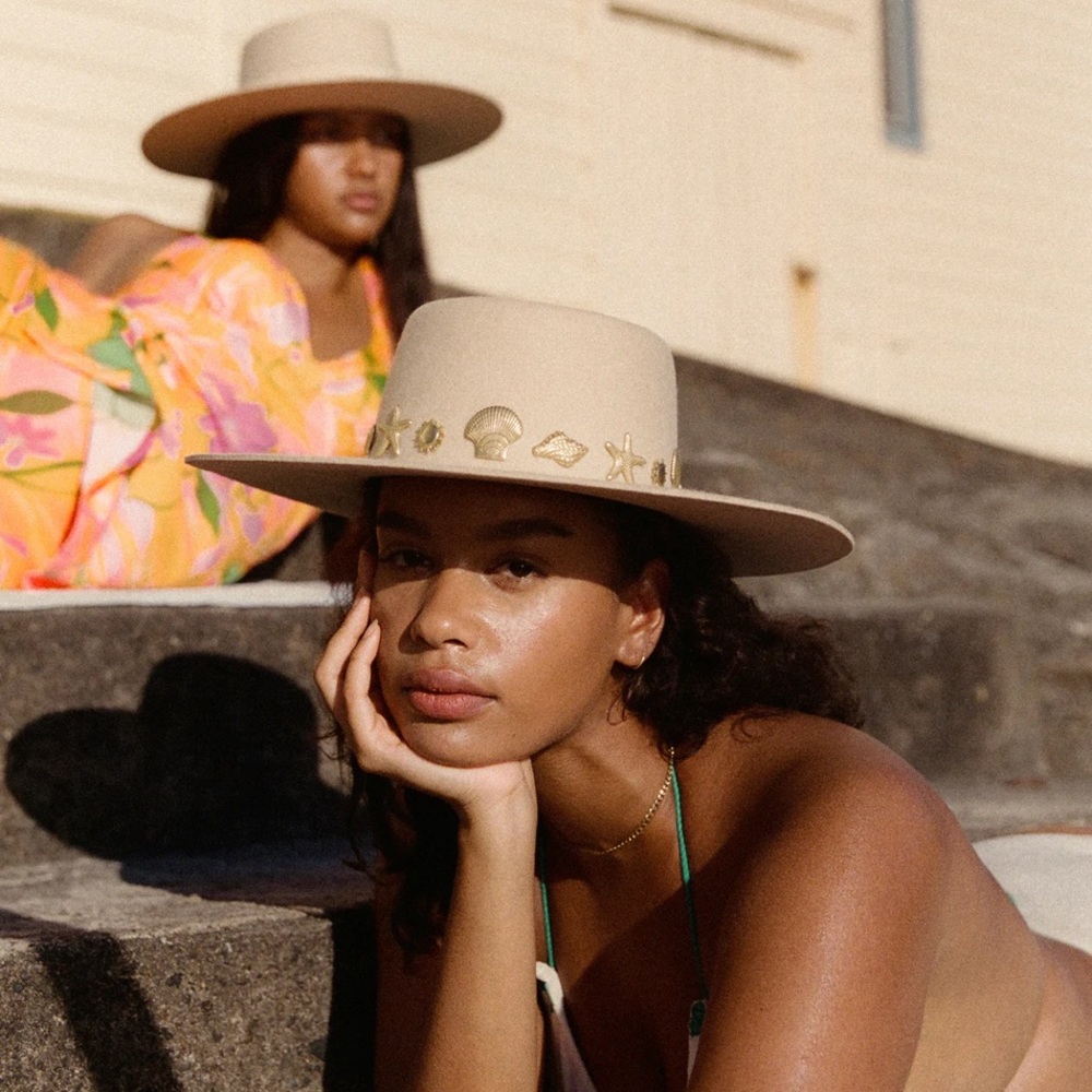 Lack Of Color White Hat with Gold Accents - Picture 4 of 5